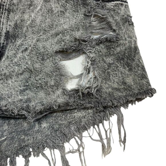 Ladies Vintage (1994) Levi’s 551 Black Wash Cut Off Distressed Short Size 12 - Picture 5 of 12